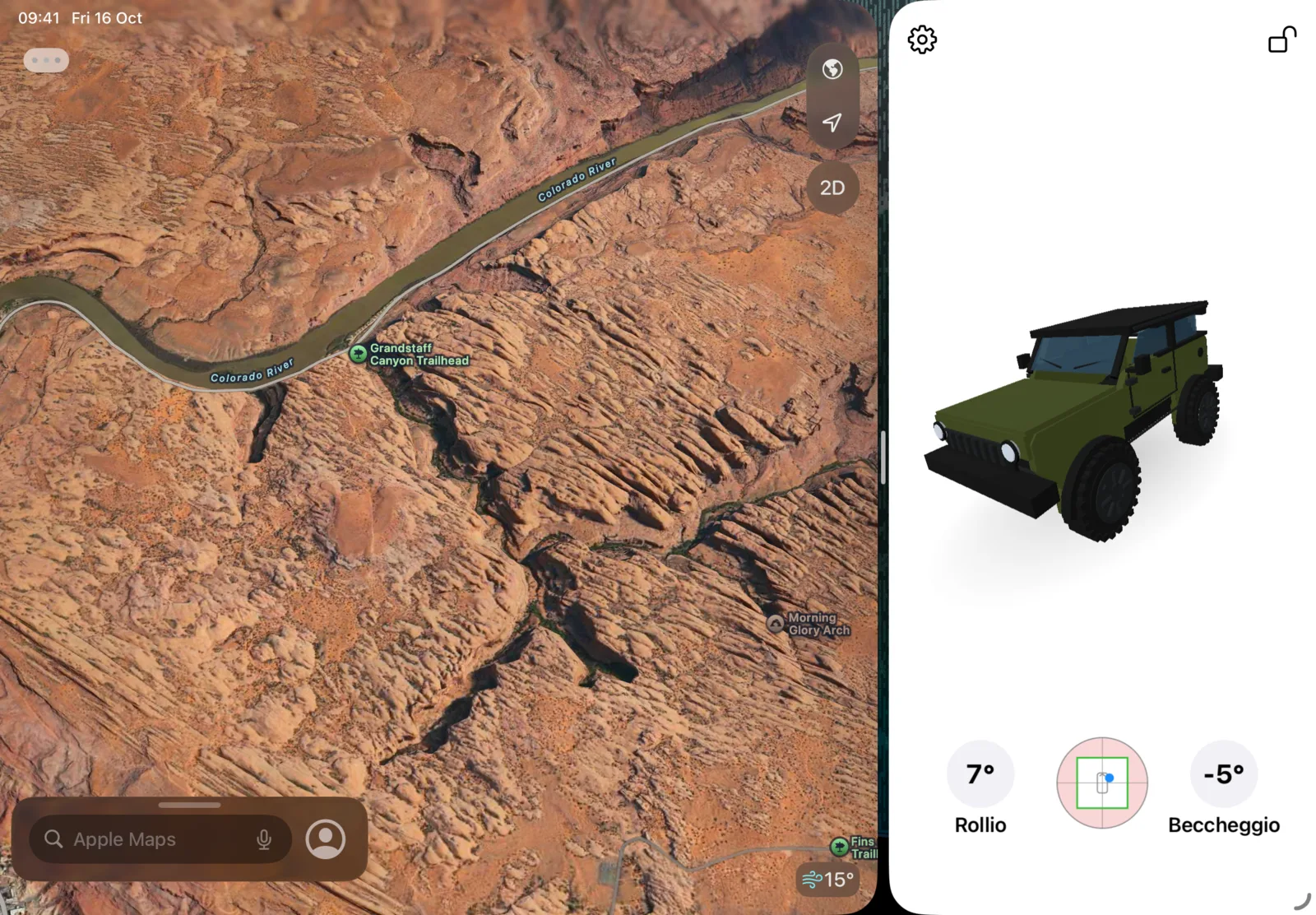 iPad in split view: la vista satellitare di Mappe su una pista fuoristrada, con 3pLevel Pro in una finestra accanto che mostra rollio e beccheggio